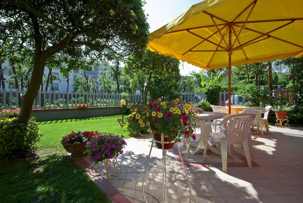 Hotel Versilia Lido di Camaiore Exterior foto